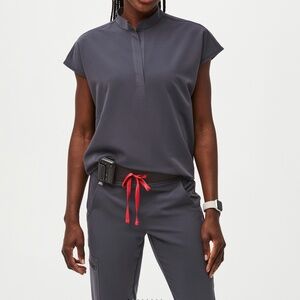 FIGS Women’s Charcoal scrub set S Rafaela top, M Uman high waisted petite jogger